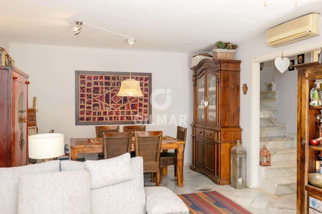 3 quarto Moradia Geminada para venda em Lomas De Marbella, Marbella com piscina - 750 000 € (Ref: 10009886)