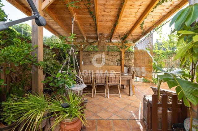 3 quarto Moradia Geminada para venda em Lomas De Marbella, Marbella com piscina - 750 000 € (Ref: 10009886)