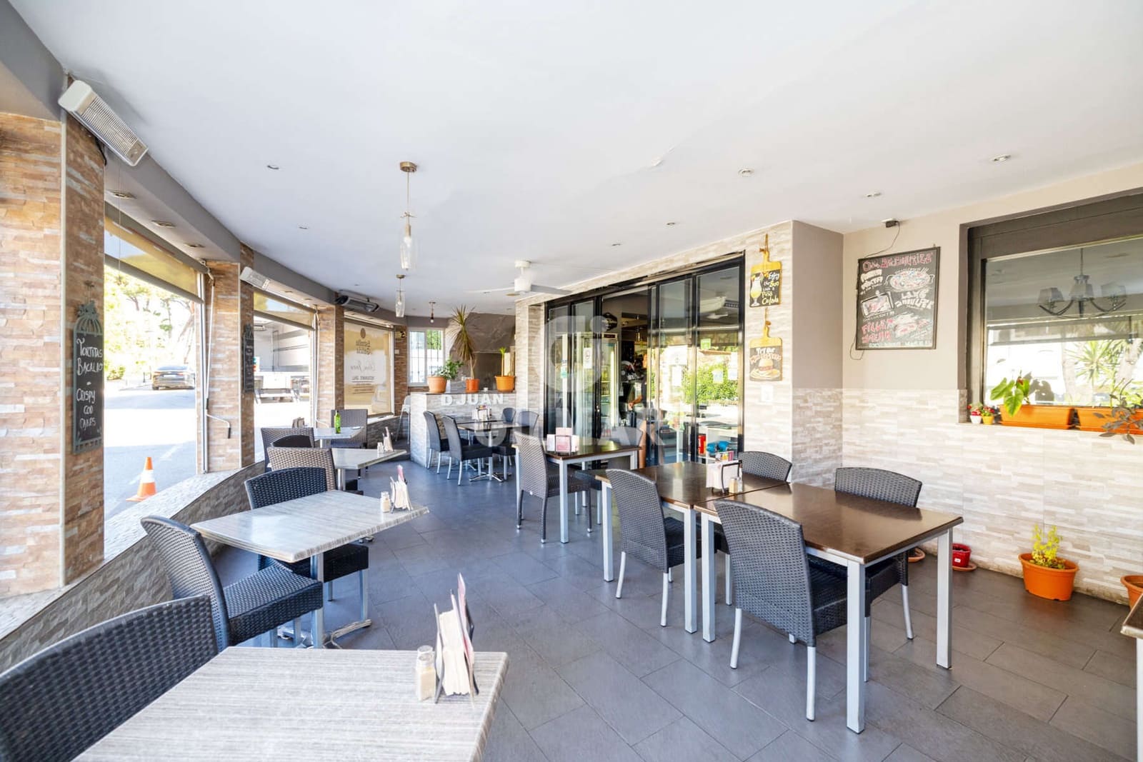 Commercial for sale in El Paraiso - € 2,050,000 (Ref: 10009957)