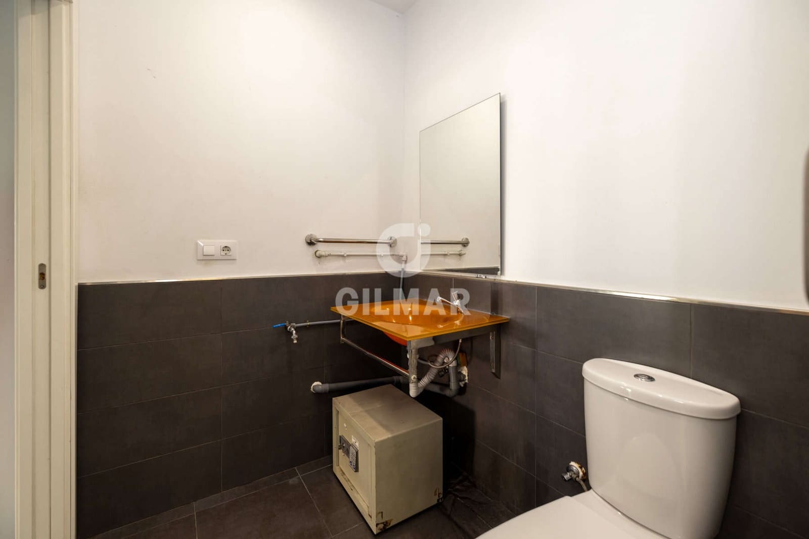 Commercial for sale in El Paraiso - € 2,050,000 (Ref: 10009957)