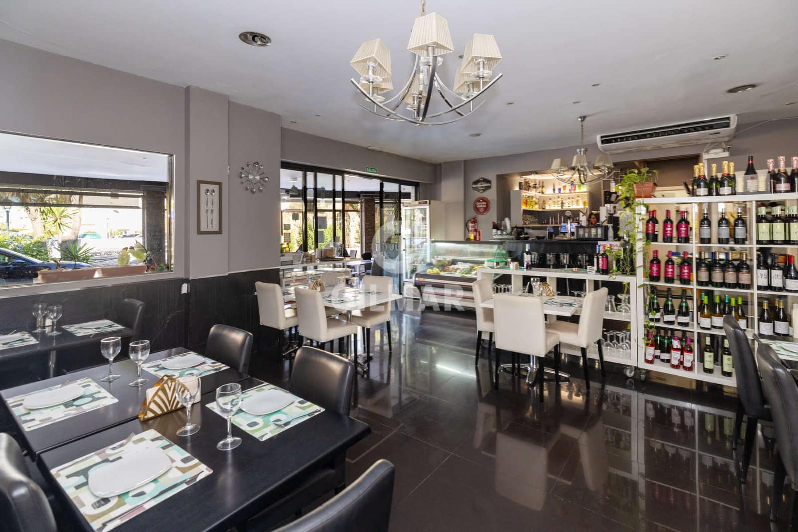 Commercial for sale in El Paraiso - € 2,050,000 (Ref: 10009957)