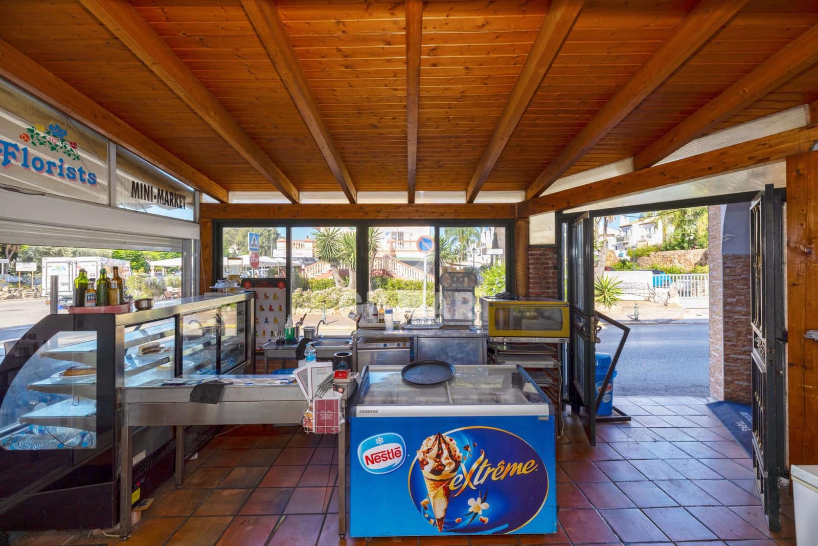 Commercial for sale in El Paraiso - € 2,050,000 (Ref: 10009957)