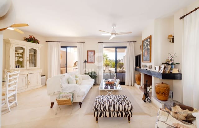 Piso de 3 habitaciones en Lomas De Marbella, Marbella en venta con piscina garaje - 775.000 € (Ref: 10011935)