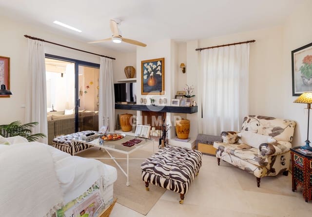 Piso de 3 habitaciones en Lomas De Marbella, Marbella en venta con piscina garaje - 775.000 € (Ref: 10011935)