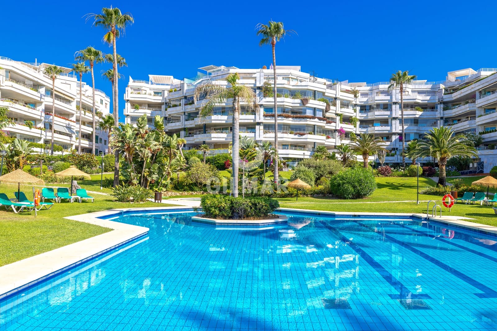 4 chambre Appartement à vendre à Golden Mile avec piscine garage - 3 300 000 € (Ref: 10011936)