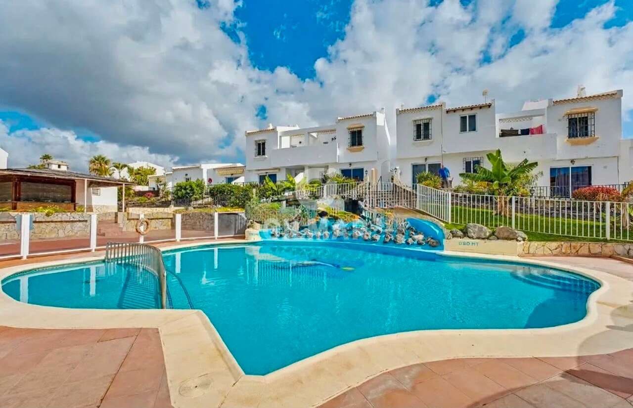 2 slaapkamer Halfvrijstaande villa te koop in Golf del Sur met zwembad garage - € 349.000 (Ref: 10012633)