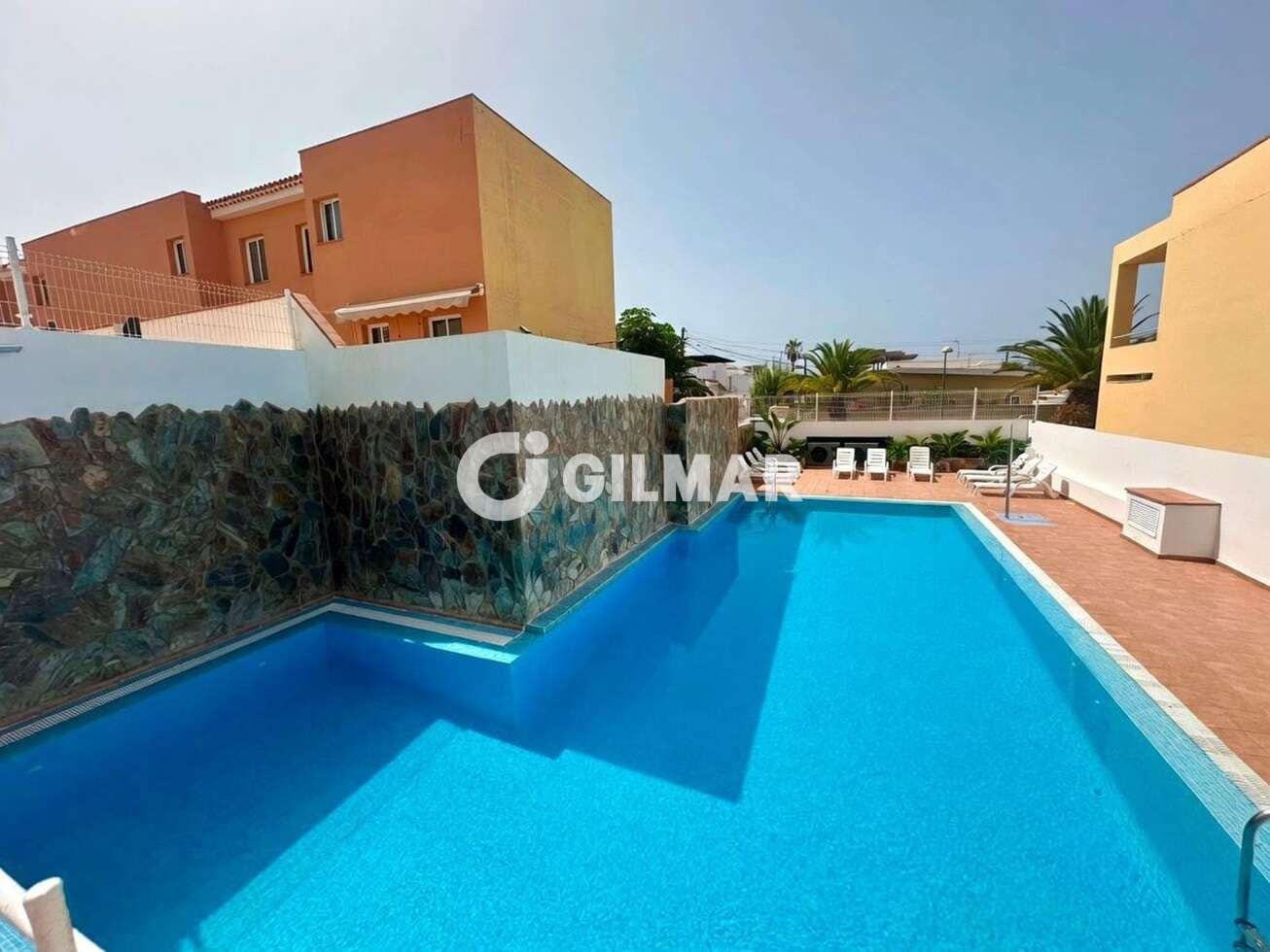 2 bedroom Semi-detached Villa for sale in Palm-Mar with pool garage - € 595,000 (Ref: 10012638)
