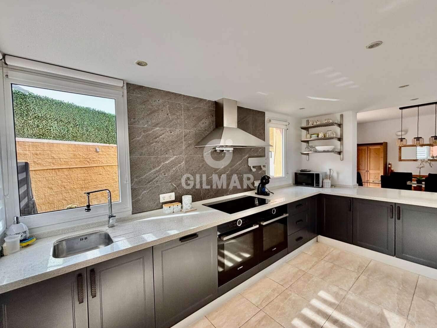 2 bedroom Semi-detached Villa for sale in Costa Adeje with garage - € 799,000 (Ref: 10012639)