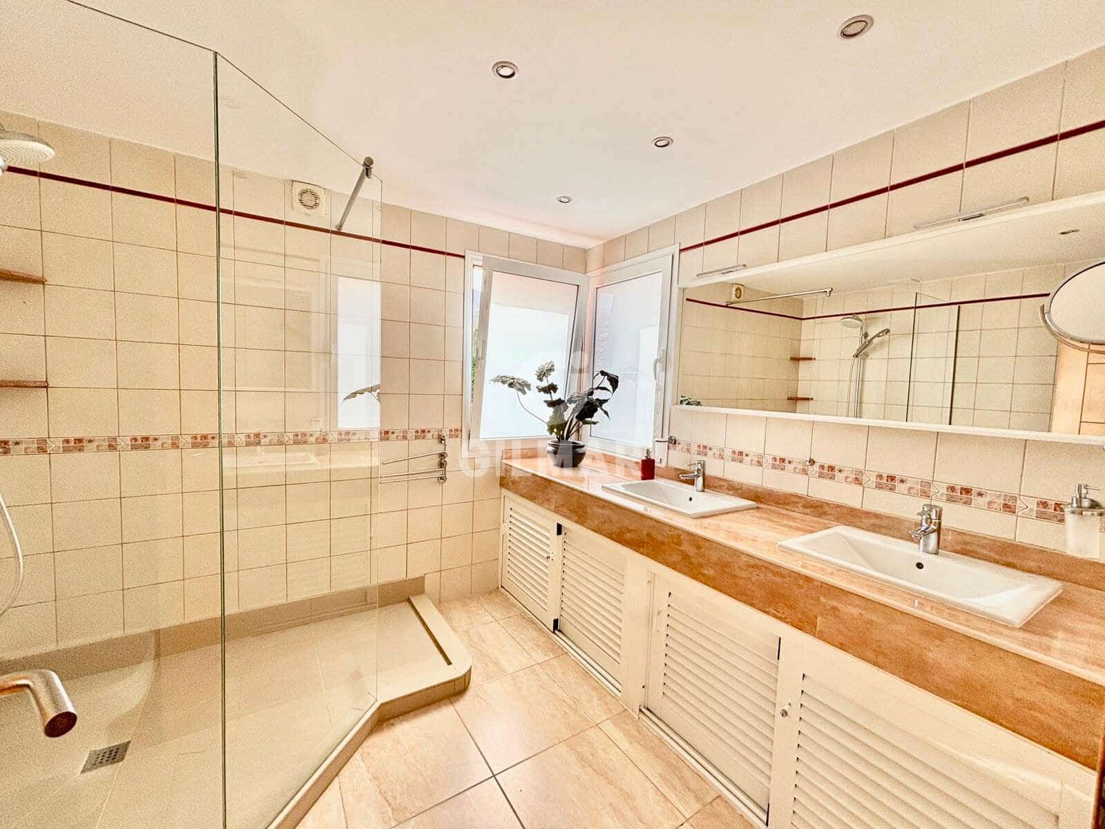 2 bedroom Semi-detached Villa for sale in Costa Adeje with garage - € 799,000 (Ref: 10012639)