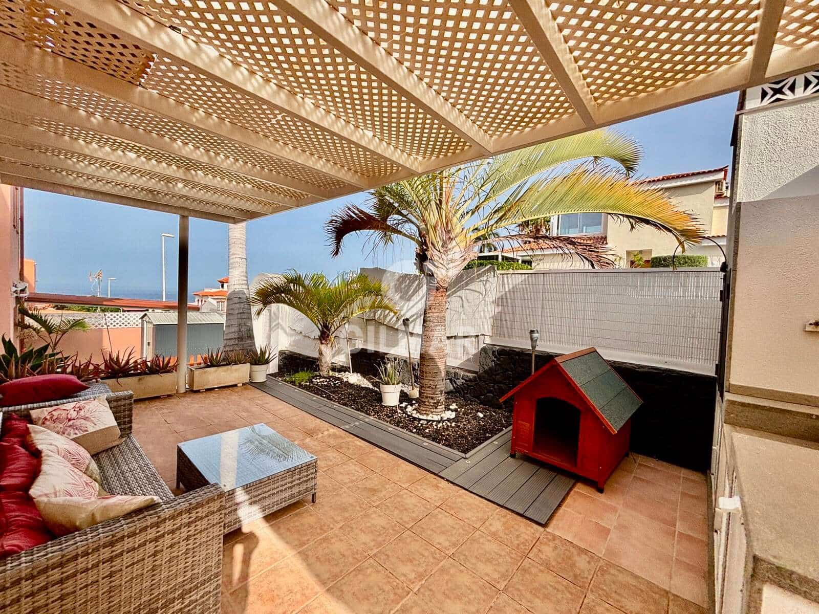 2 bedroom Semi-detached Villa for sale in Costa Adeje with garage - € 799,000 (Ref: 10012639)