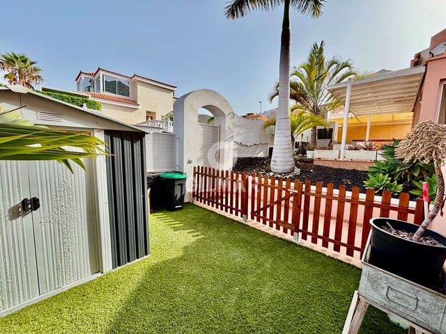 2 bedroom Semi-detached Villa for sale in Playa de Fañabé Alto, Adeje with garage - € 799,000 (Ref: 10012639)