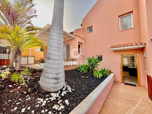 2 bedroom Semi-detached Villa for sale in Playa de Fañabé Alto, Adeje with garage - € 799,000 (Ref: 10012639)