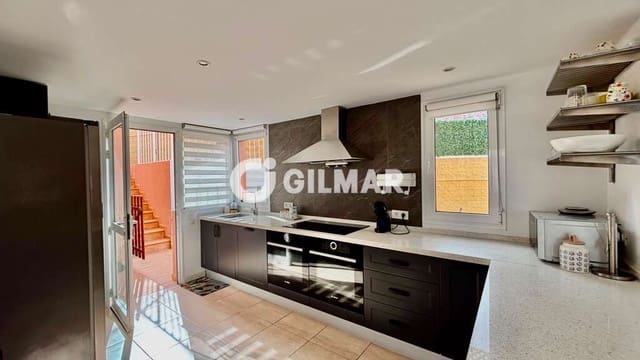 3 bedroom Semi-detached Villa for sale in Playa de Fañabé Alto, Adeje with garage - € 799,000 (Ref: 10012639)