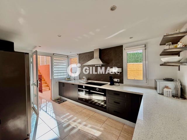 3 soverom Kjedet enebolig til salgs i Playa de Fañabé Alto, Adeje med garasje - € 799 000 (Ref: 10012639)