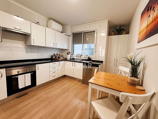 3 bedroom Flat for sale in El Medano, Granadilla de Abona - € 415,000 (Ref: 10012640)