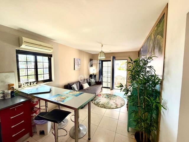Piso de 2 habitaciones en Amarilla Golf, San Miguel de Abona en alquiler con piscina - 1.550 € (Ref: 10012642)