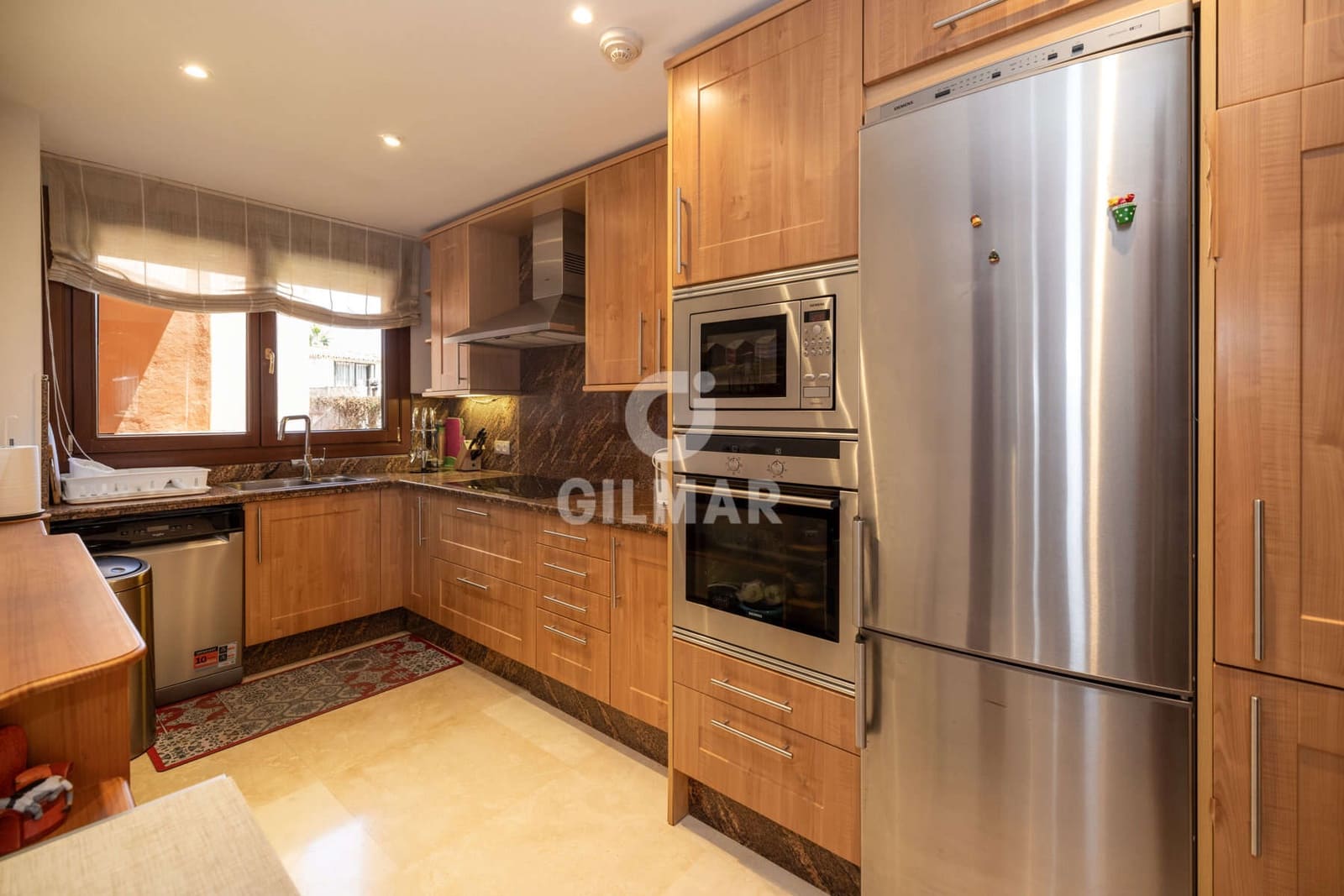 2 bedroom Flat for sale in Estepona with pool garage - € 750,000 (Ref: 10015919)