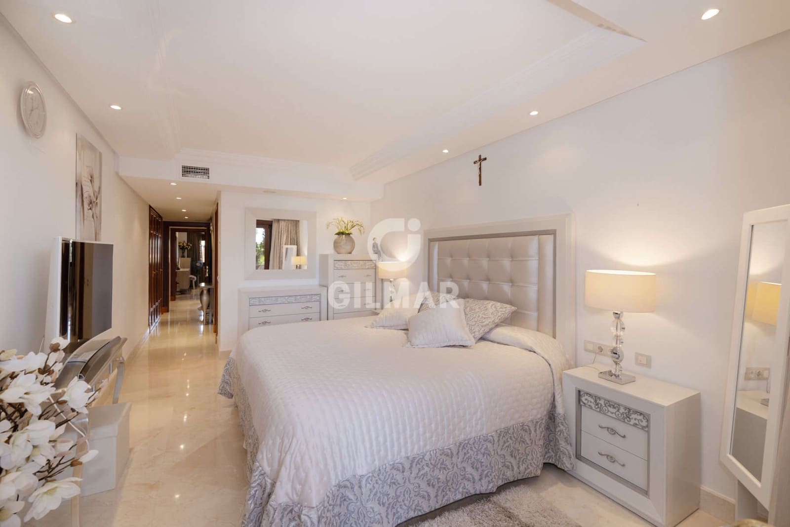 2 bedroom Flat for sale in Estepona with pool garage - € 750,000 (Ref: 10015919)