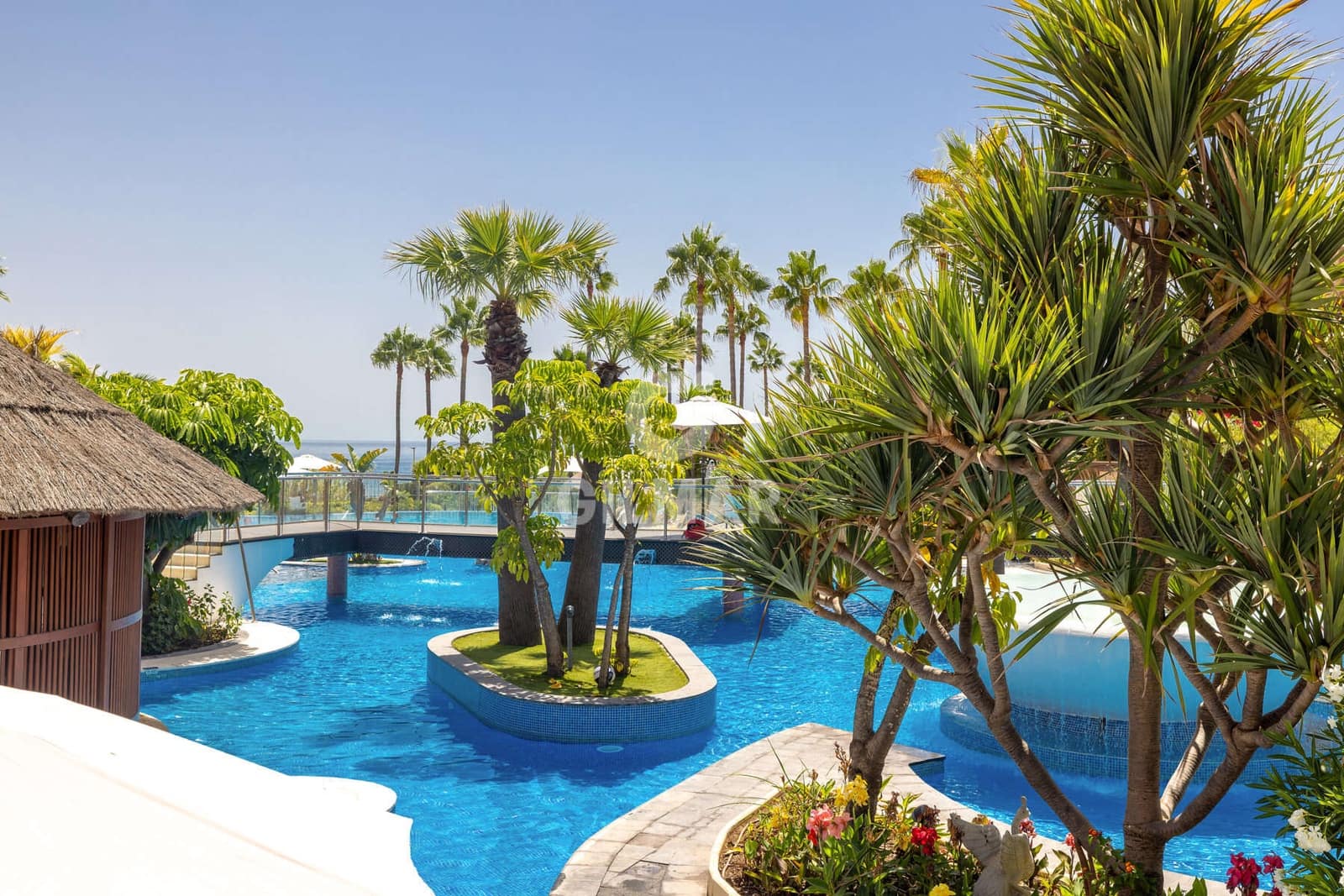 2 bedroom Flat for sale in Estepona with pool garage - € 750,000 (Ref: 10015919)