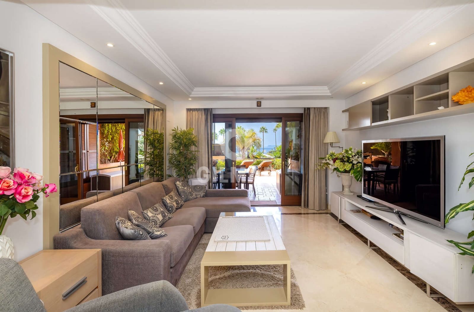 2 bedroom Flat for sale in Estepona with pool garage - € 750,000 (Ref: 10015919)