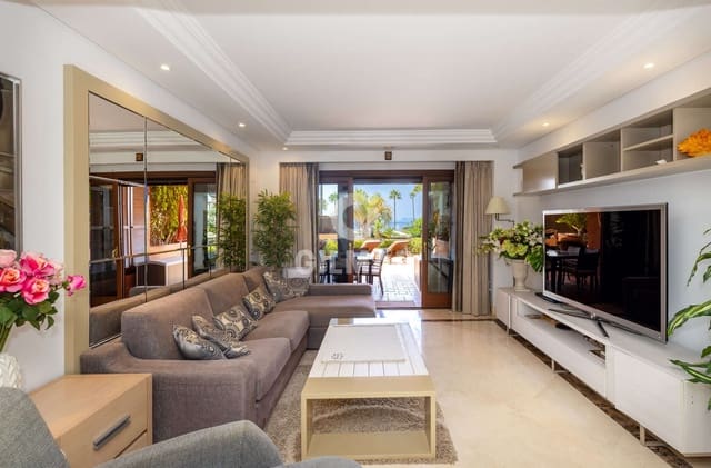 2 bedroom Flat for sale in El Padrón, Estepona with pool garage - € 750,000 (Ref: 10015919)