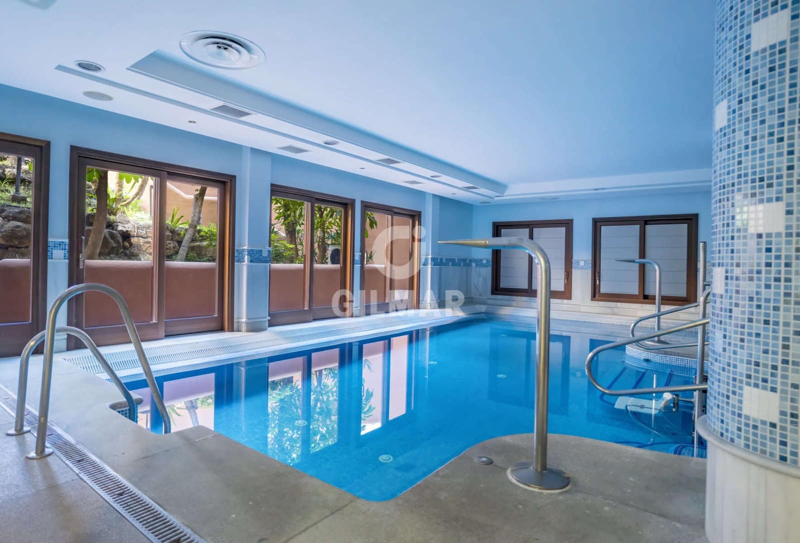 2 bedroom Flat for sale in Estepona with pool garage - € 750,000 (Ref: 10015919)