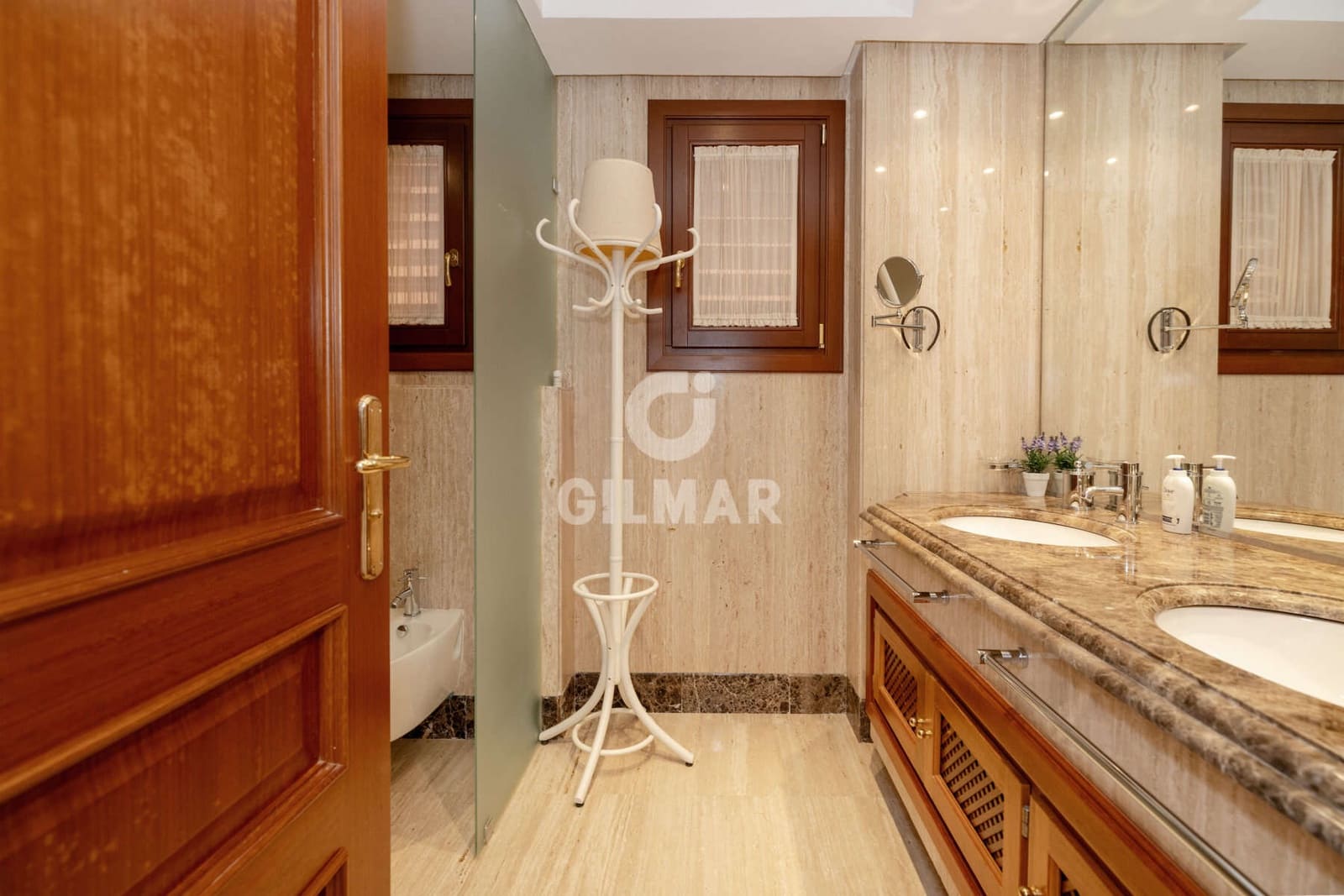 2 bedroom Flat for sale in Estepona with pool garage - € 750,000 (Ref: 10015919)