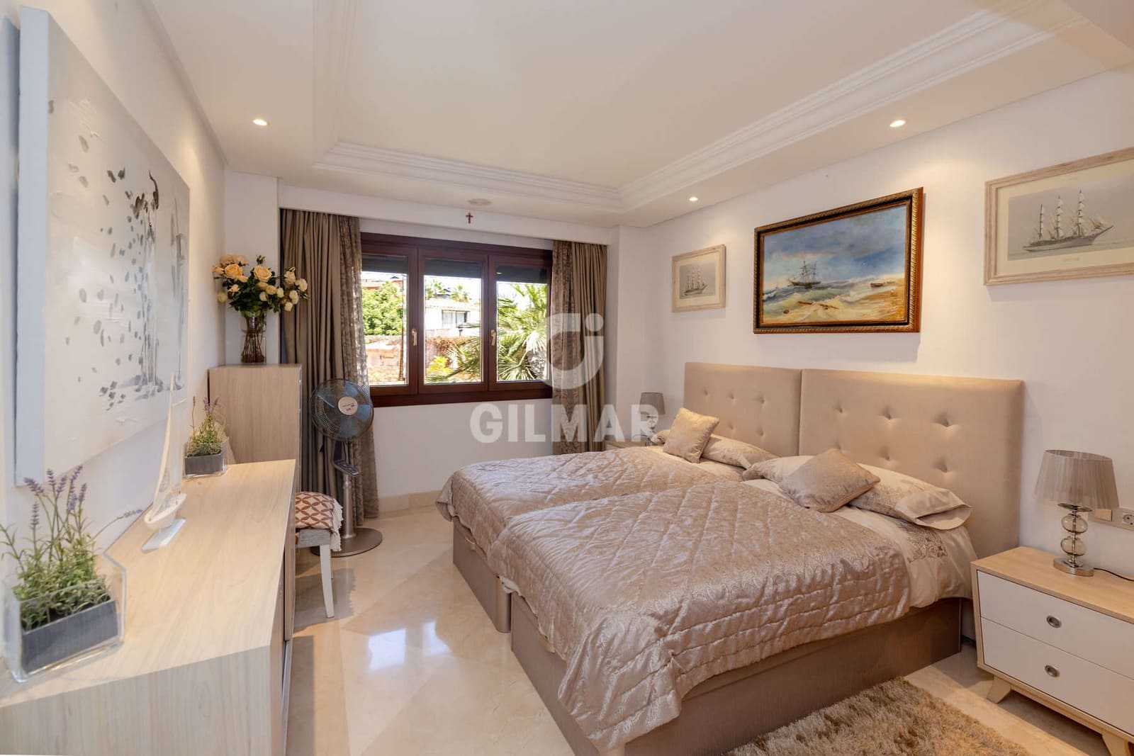 2 bedroom Flat for sale in Estepona with pool garage - € 750,000 (Ref: 10015919)