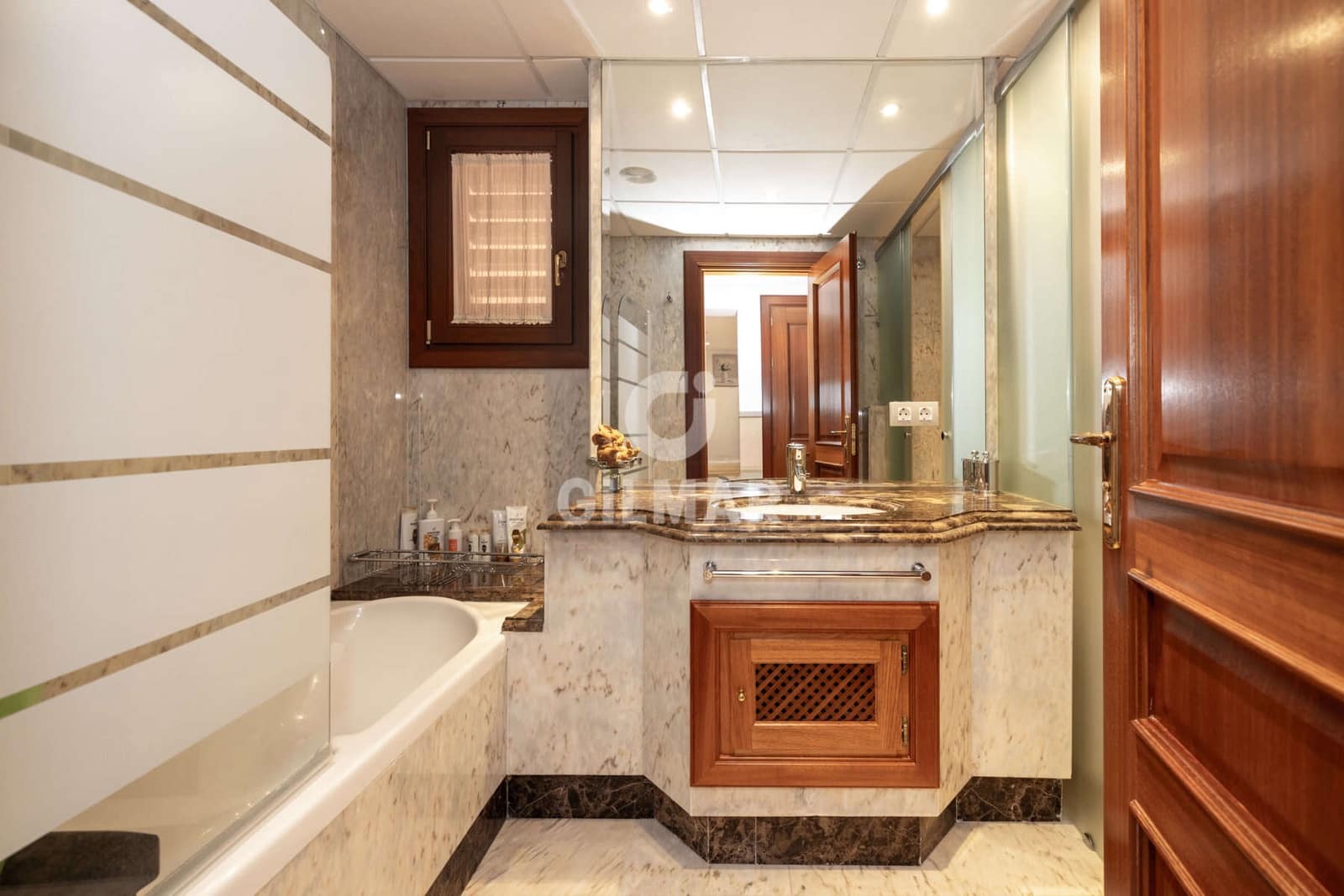 2 bedroom Flat for sale in Estepona with pool garage - € 750,000 (Ref: 10015919)
