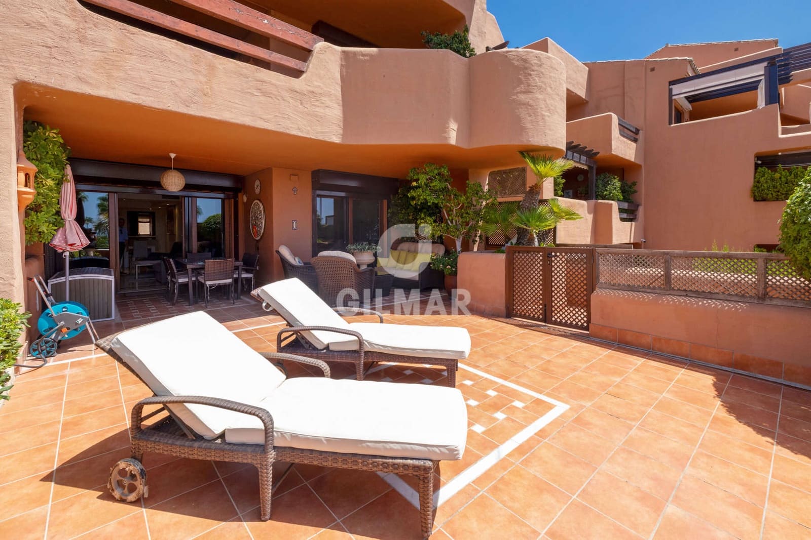 2 bedroom Flat for sale in Estepona with pool garage - € 750,000 (Ref: 10015919)