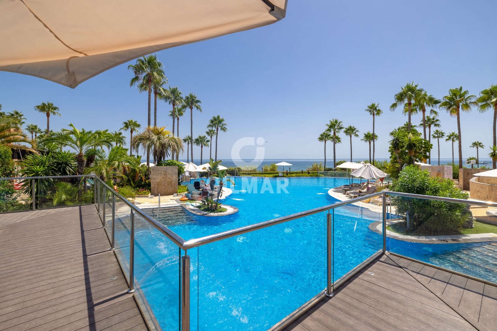 2 bedroom Flat for sale in Estepona with pool garage - € 750,000 (Ref: 10015919)