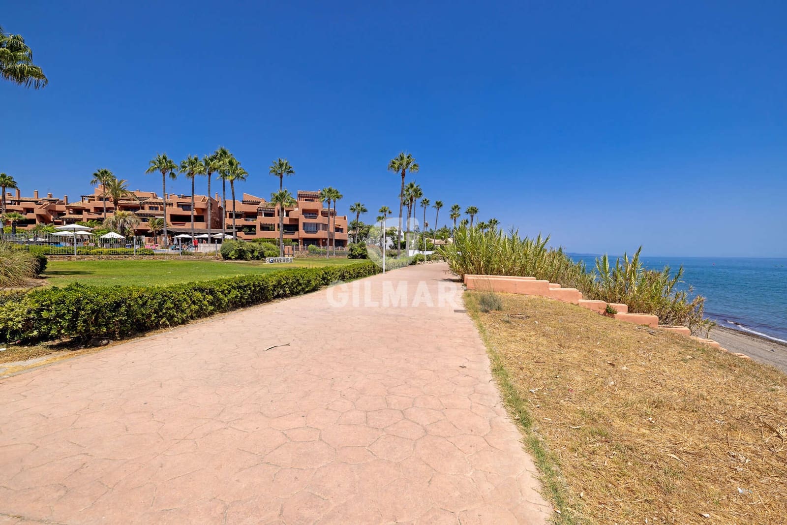 2 bedroom Flat for sale in Estepona with pool garage - € 750,000 (Ref: 10015919)