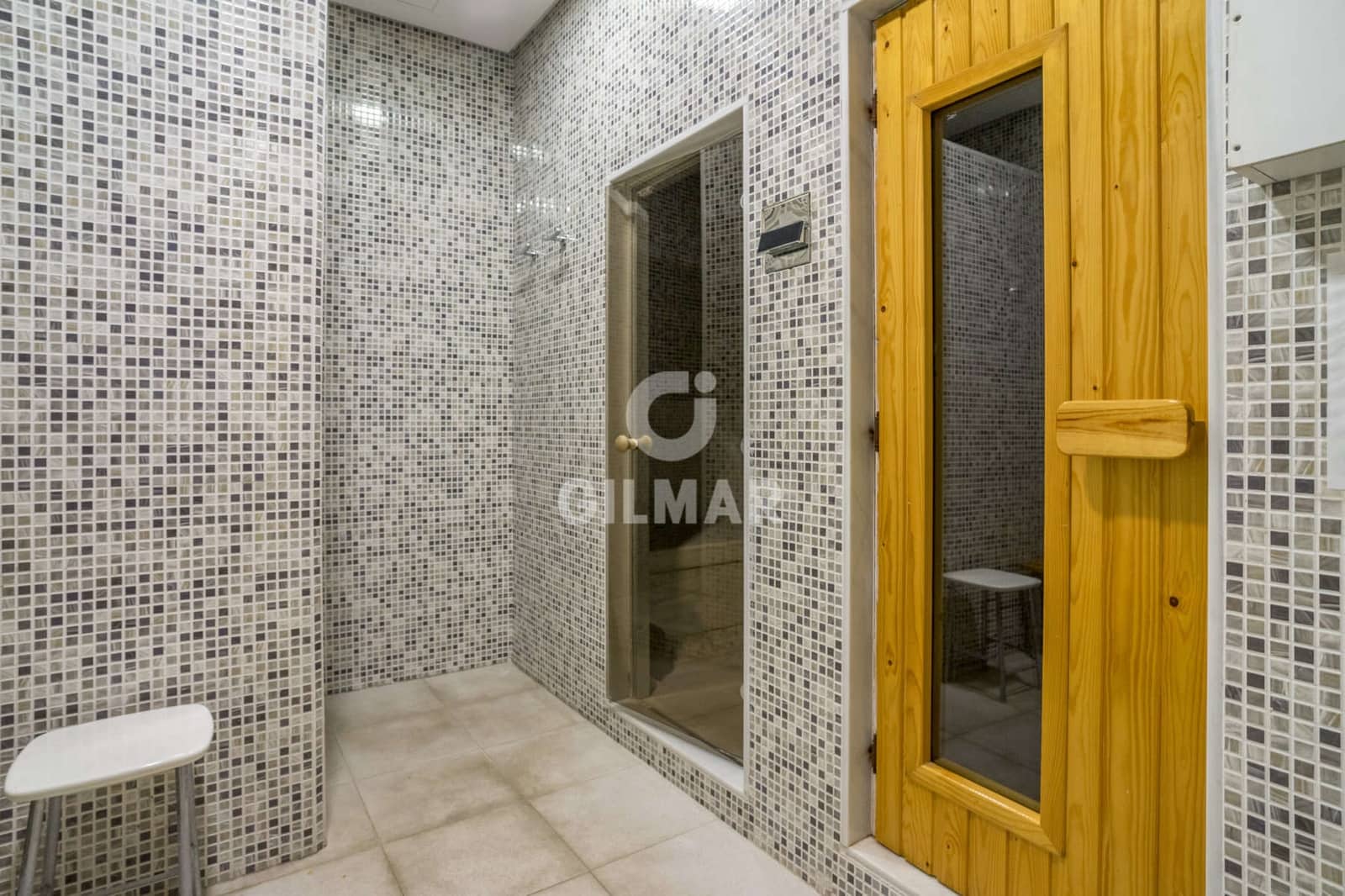 2 bedroom Flat for sale in Estepona with pool garage - € 750,000 (Ref: 10015919)