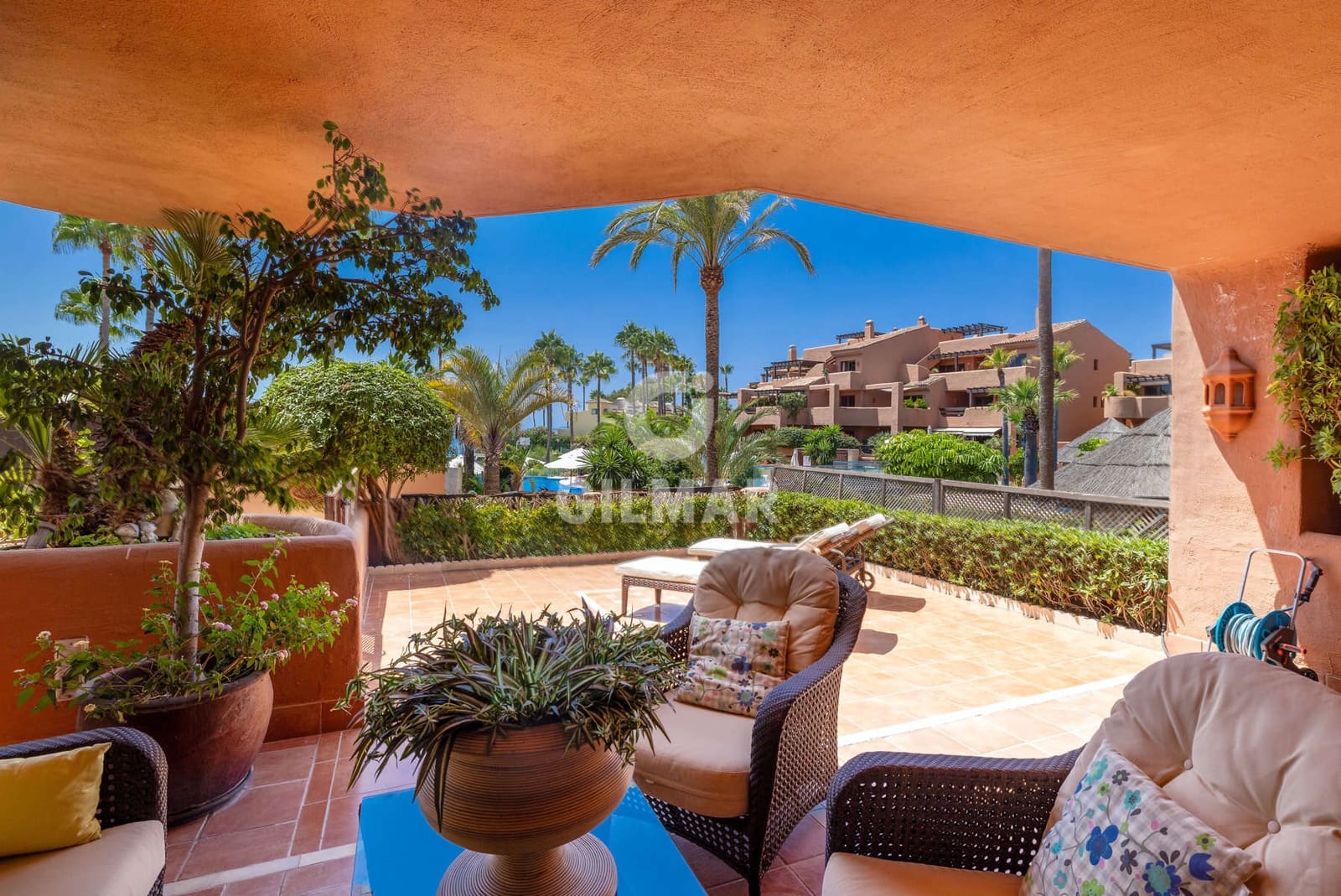 2 bedroom Flat for sale in Estepona with pool garage - € 750,000 (Ref: 10015919)
