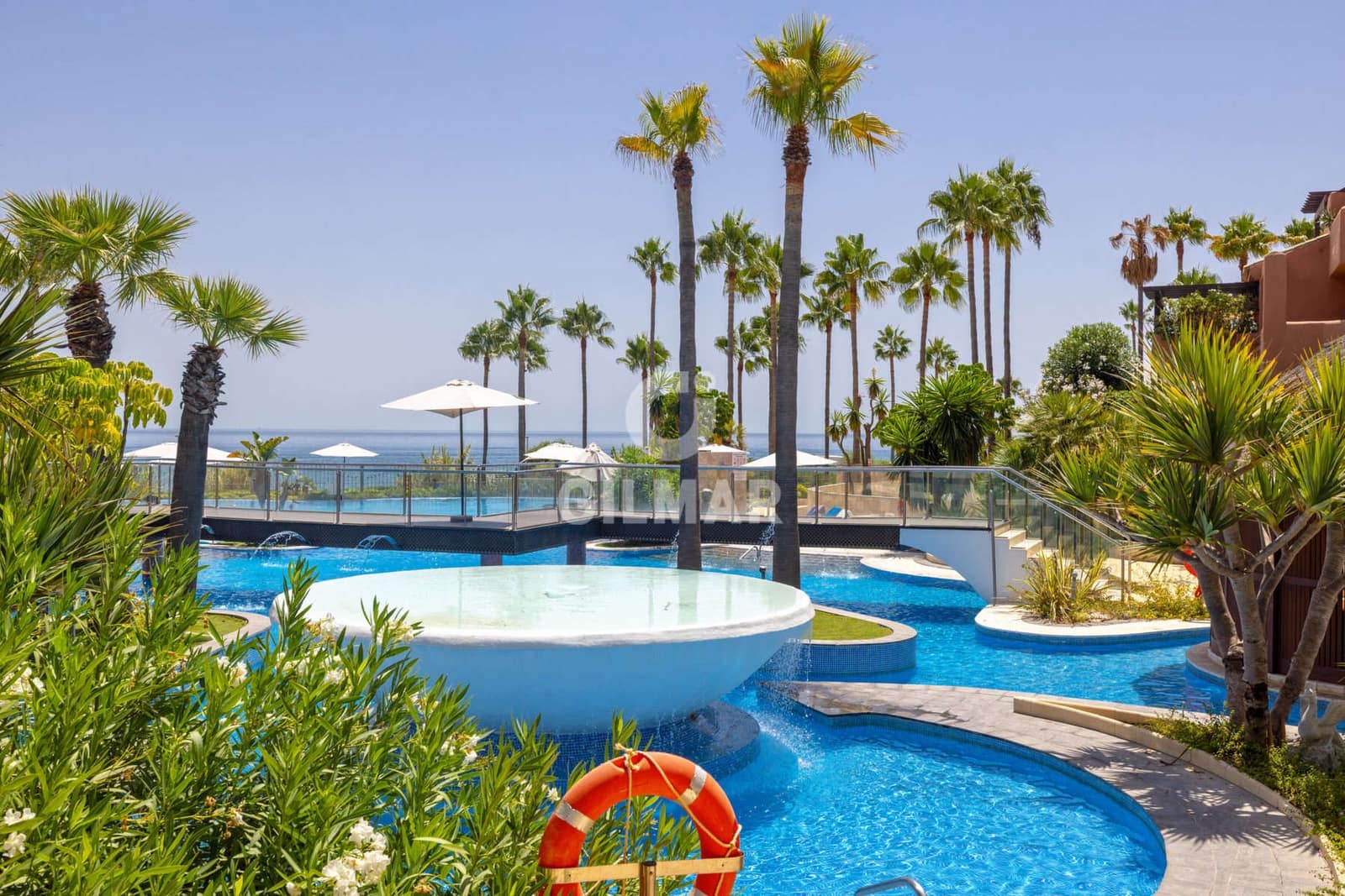 2 bedroom Flat for sale in Estepona with pool garage - € 750,000 (Ref: 10015919)