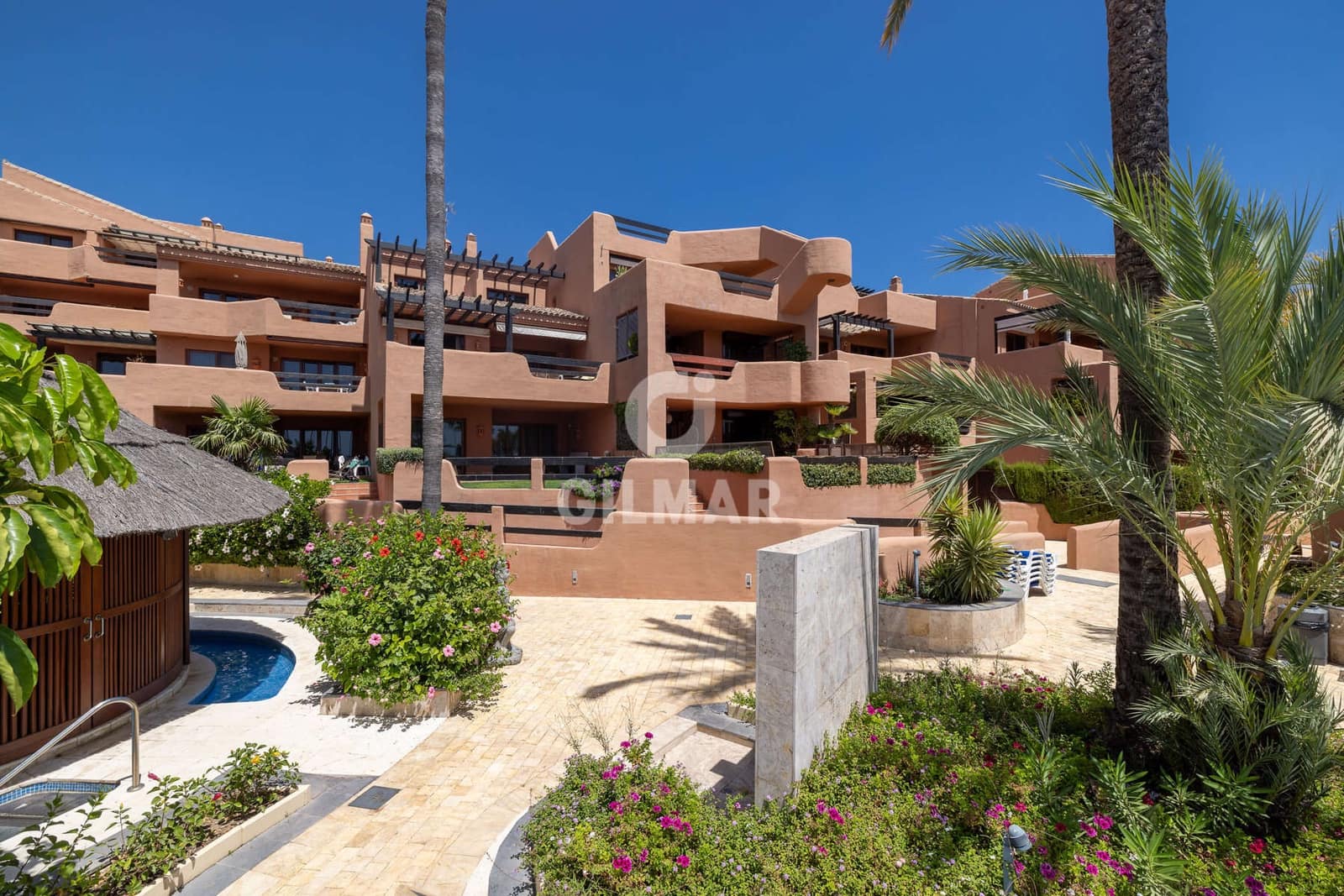 2 bedroom Flat for sale in Estepona with pool garage - € 750,000 (Ref: 10015919)
