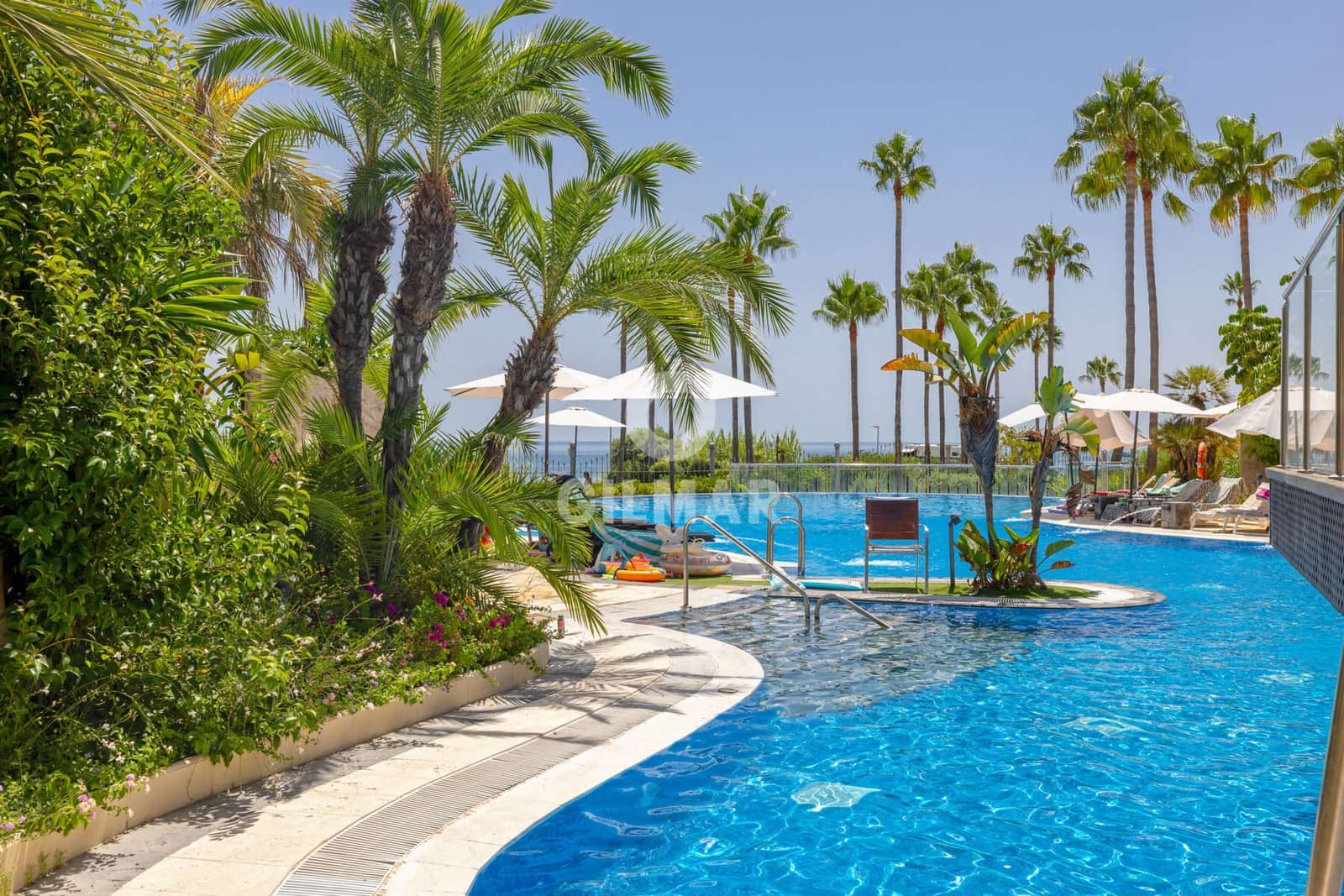 2 bedroom Flat for sale in Estepona with pool garage - € 750,000 (Ref: 10015919)