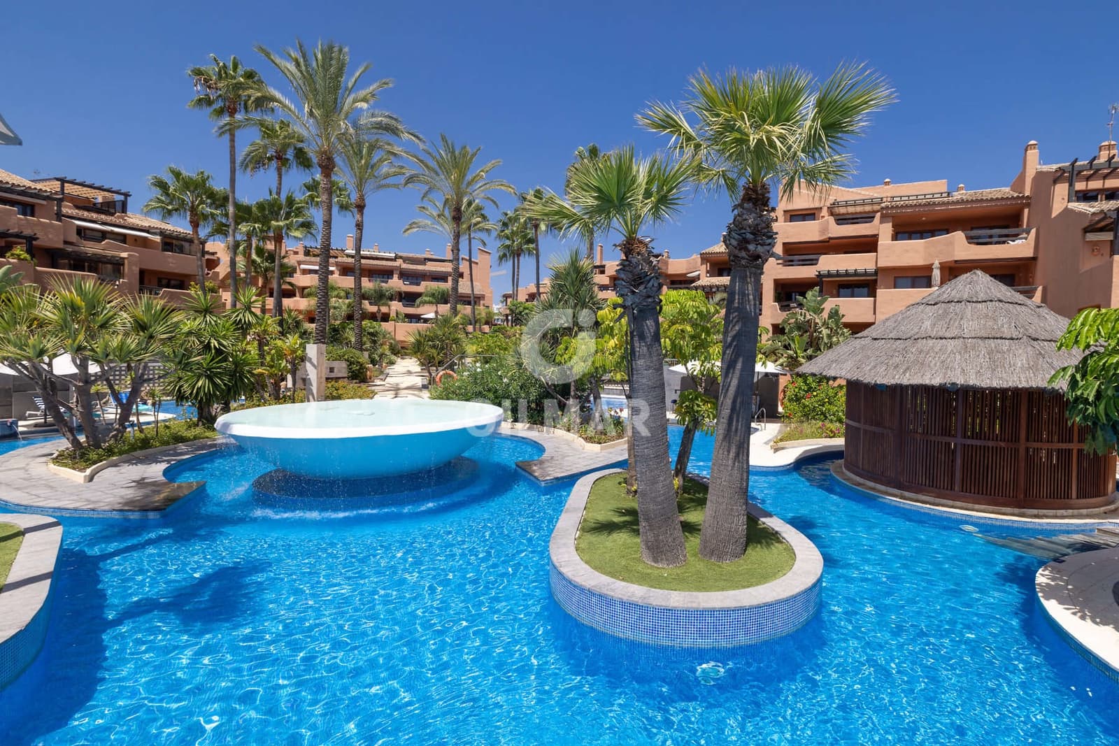 2 bedroom Flat for sale in Estepona with pool garage - € 750,000 (Ref: 10015919)