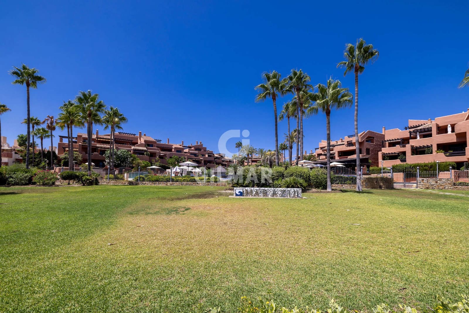 2 bedroom Flat for sale in Estepona with pool garage - € 750,000 (Ref: 10015919)