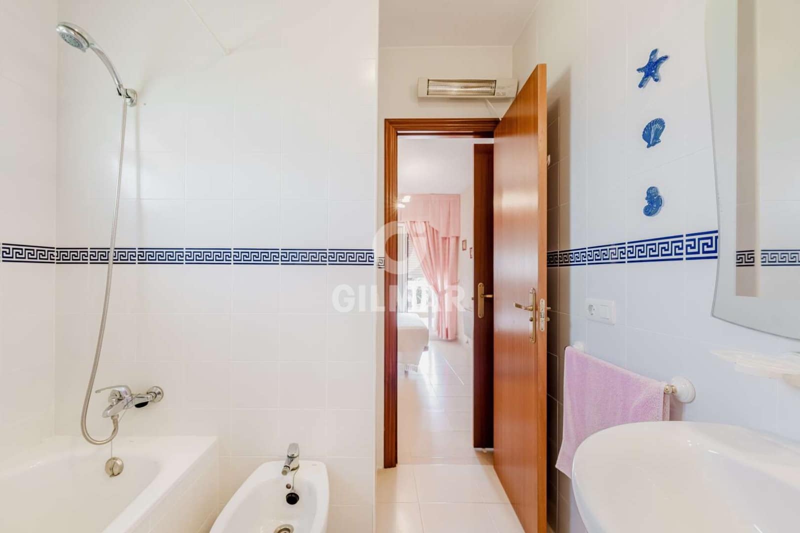 5 bedroom Villa for sale in Conil de la Frontera with garage - € 995,000 (Ref: 10019988)