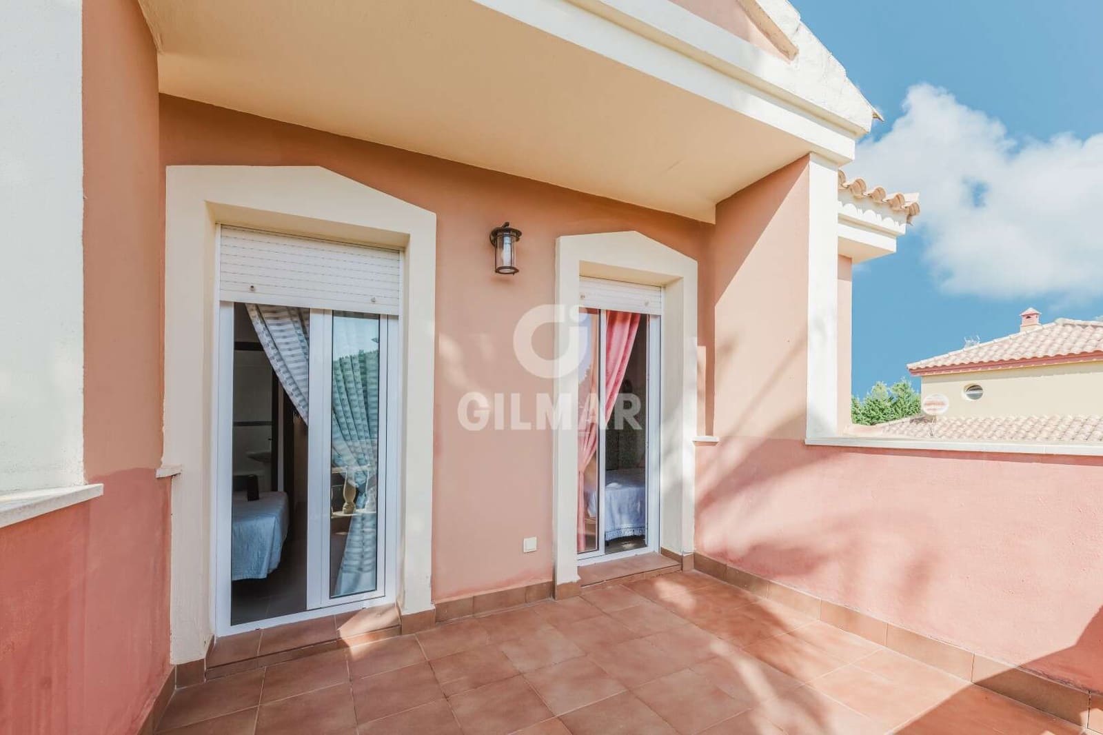 5 bedroom Villa for sale in Conil de la Frontera with garage - € 995,000 (Ref: 10019988)