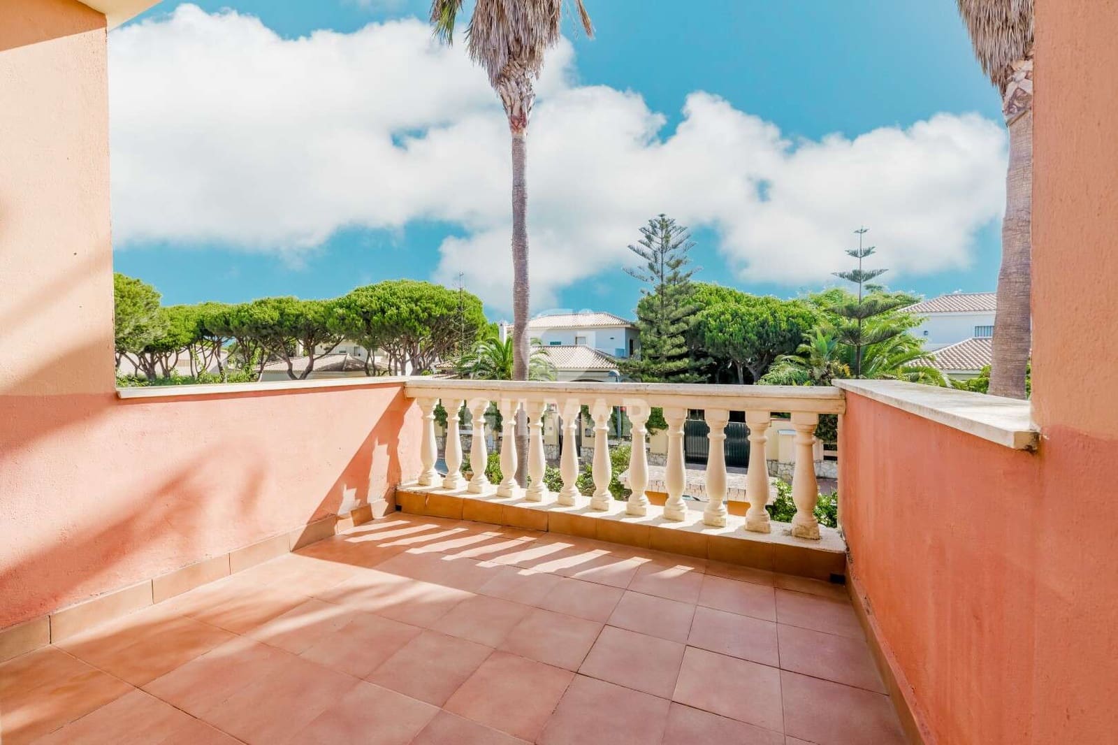 5 bedroom Villa for sale in Conil de la Frontera with garage - € 995,000 (Ref: 10019988)