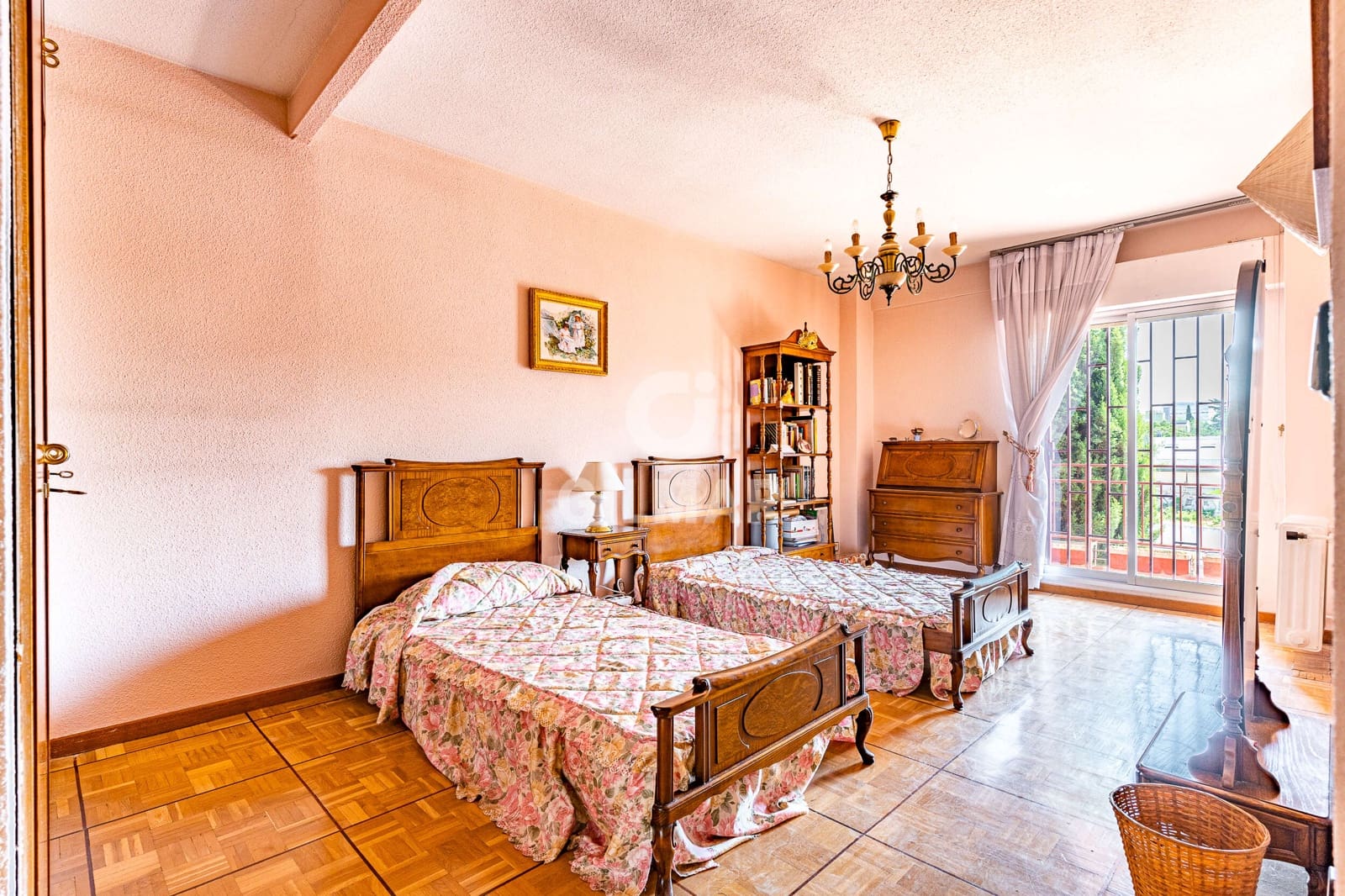 6 bedroom Terraced Villa for sale in Madrid city with pool garage - € 1,395,000 (Ref: 10021665)