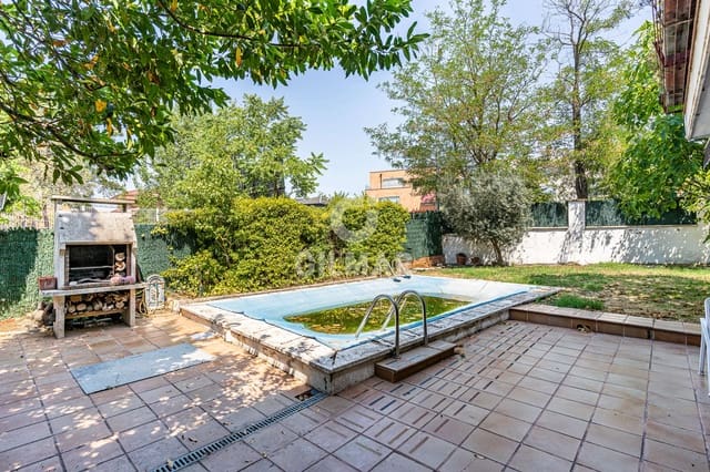 6 bedroom Terraced Villa for sale in Peñagrande, Madrid city - € 1,395,000 (Ref: 10021665)