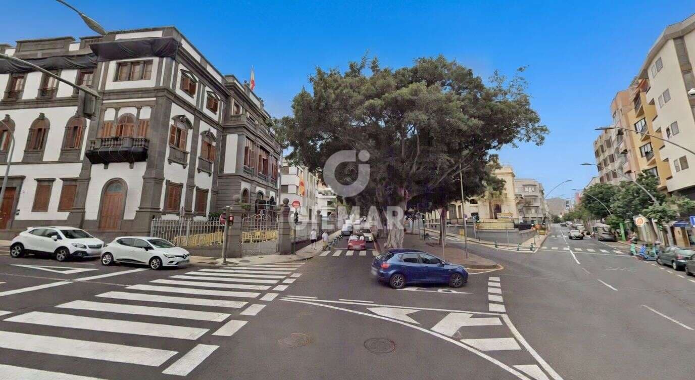Commercial for sale in Santa Cruz de Tenerife - € 1,003,600 (Ref: 10023372)