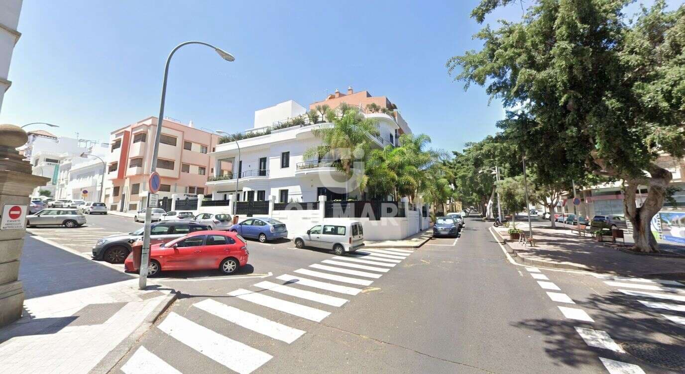 Commercial for sale in Santa Cruz de Tenerife - € 1,003,600 (Ref: 10023372)