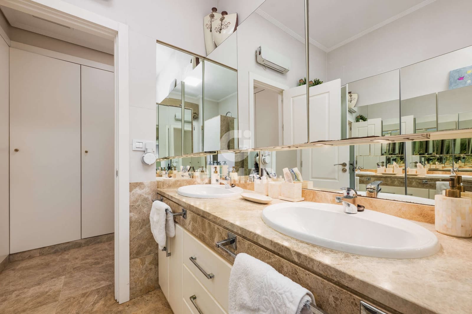 7 quarto Moradia para venda em Montequinto com piscina garagem - 850 000 € (Ref: 10023373)