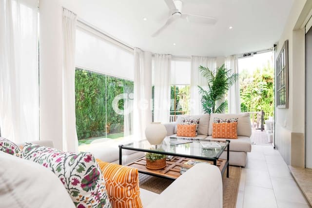 7 sovrum Villa till salu i Montequinto, Dos Hermanas med pool garage - 850 000 € (Ref: 10023373)