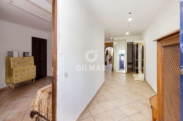 6 bedroom Semi-detached Villa for sale in Divina Pastora, Marbella - € 550,000 (Ref: 10024920)