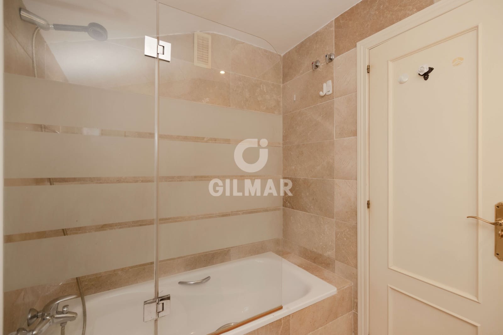 2 slaapkamer Penthouse te koop in Marbella met zwembad garage - € 590.000 (Ref: 10026200)